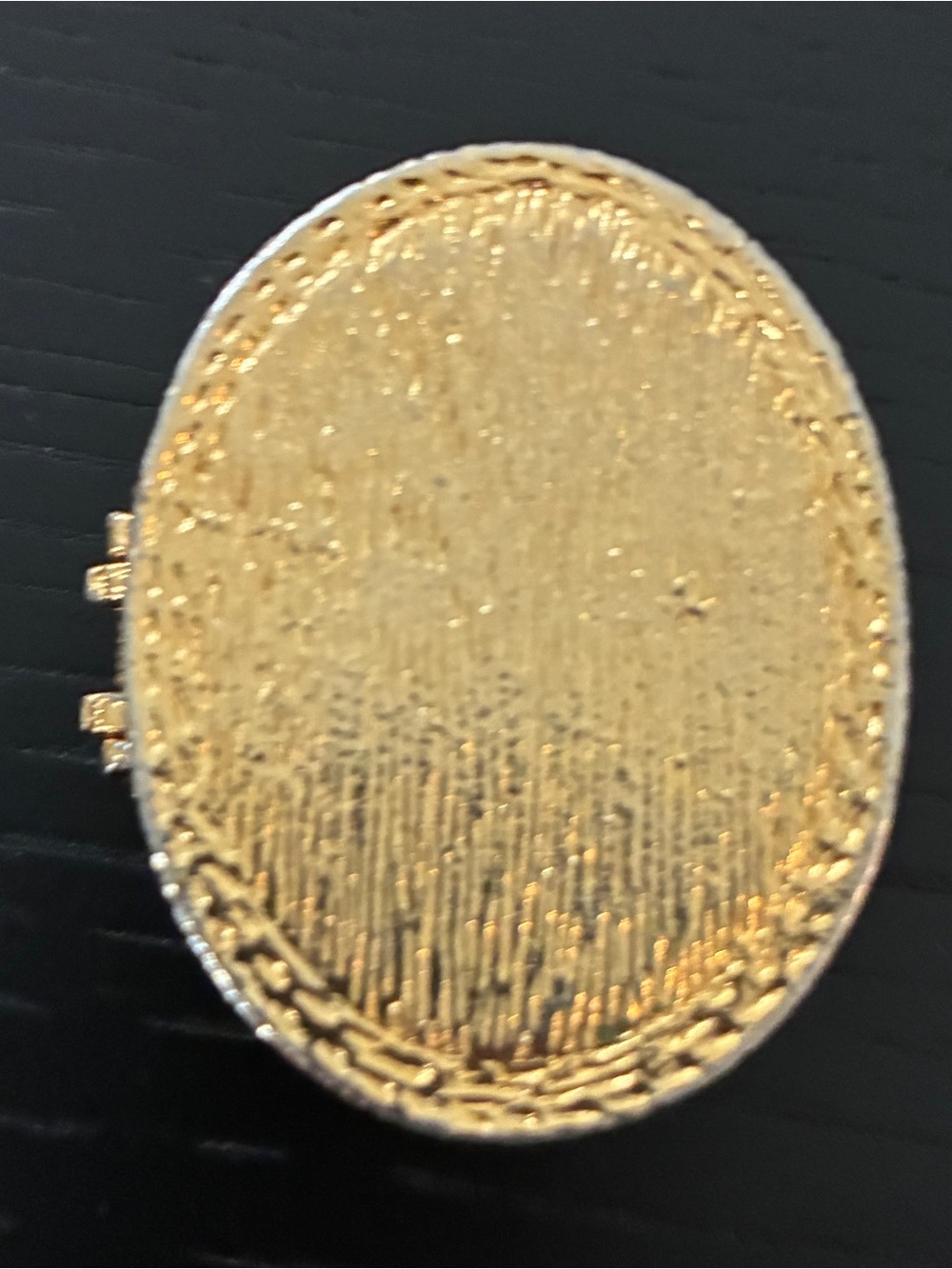 Vintage Classic Cameo Portrait Pill Box in Cream on Coral with Gold Plated - Picture 3 of 4